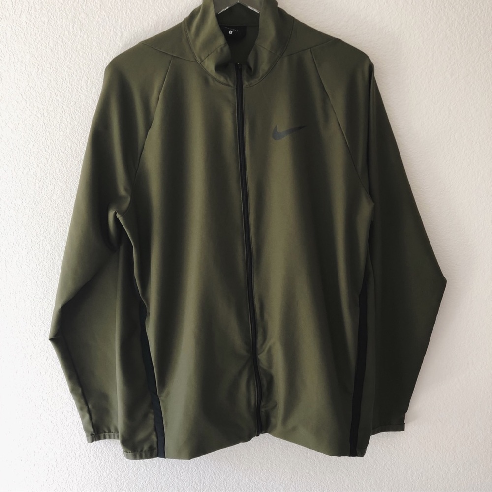 Men’s Nike dri-fit light weight zip up jacket